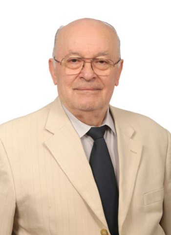 Ονομάζομαι Χρήστος Κώστας. Γεννήθηκα το 1948 στη Μικρή Γότιστα του Δήμου Μετσόβου. Ζω και εργάζομαι στις Βρυξέλλες στον τομέα οργάνωσης και λειτουργίας Αθλητικών κέντρων που βρίσκονται σε διάφορες Ευρωπαϊκές χώρες (Ολλανδία, Βέλγιο, Γερμανία, Αυστρία). Έχω παρακολουθήσει μαθήματα πολιτιστικών επιστημών των λαϊκών πανεπιστημίων Μονάχου, Παρισίων και Λονδίνου. Το 1998 μαζί με συμπατριώτες ομογενείς ιδρύσαμε το Πολιτιστικό Σωματείο για τους Έλληνες της Ευρώπης, πανευρωπαϊκό πνευματικό και πολιτιστικό φορέα, στον οποίο προεδρεύω μέχρι σήμερα καθώς με τιμούν με την ψήφο τους οι συμπατριώτες μου από όλες τις ευρωπαϊκές χώρες. Το Πολιτιστικό Σωματείο των Ελλήνων της Ευρώπης έχει διοργανώσει πληθώρα μεγάλων πολιτιστικών εκδηλώσεων στη Στοκχόλμη, το Μόντρεαλ, το Μιλάνο, το Λονδίνο καθώς και σε άλλες μεγάλες πόλεις στις οποίες υπάρχει έντονο το Ελληνικό στοιχείο. Το Δεκέμβριο του 2023 αποφασίσαμε την ίδρυση του Ομογενειακού Δικτύου Ελλήνων Ευρώπης και τα ιδρυτικά μέλη με τίμησαν με το να με εκλέξουν πρόεδρο με τετραετή θητεία, οπότε και θα πραγματοποιήσουμε το Συνέδριο του κόμματός μας. Αποφασίσαμε να δώσουμε τη μάχη στις Ευρωεκλογές του Ιουνίου και ως Έλληνες της διασποράς να αναλάβουμε οι ίδιοι πρωτοβουλίες για τα μεγάλα προβλήματα που αντιμετωπίζει η χώρα μας και τη βελτίωση της καθημερινότητας των συμπατριωτών μας που γίνεται ολοένα και πιο δυσοβάστακτη. Υποσχόμαστε να δώσουμε σκληρές μάχες στα κέντρα των αποφάσεων ώστε η φωνή των Ελλήνων να δυναμώσει μέσα στο Ευρωκοινοβούλιο.