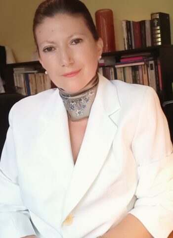 Γεννήθηκα στην Τασκένδη - Ουζμπεκιστάν. Είμαι Ιστορικός - Διεθνολόγος στο Κρατικό Πανεπιστήμιο της Τασκένδης - Ουζμπεκιστάν. Διδάσκω στο ΑΠΘ, στη Φιλοσοφική Σχολή, Τμήμα Ιστορίας και Αρχαιολογίας (ΔΟΑΤΑΠ)